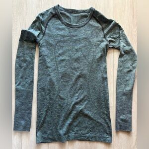 Lululemon *SeaWheeze* Swiftly Long Sleeve - size 6